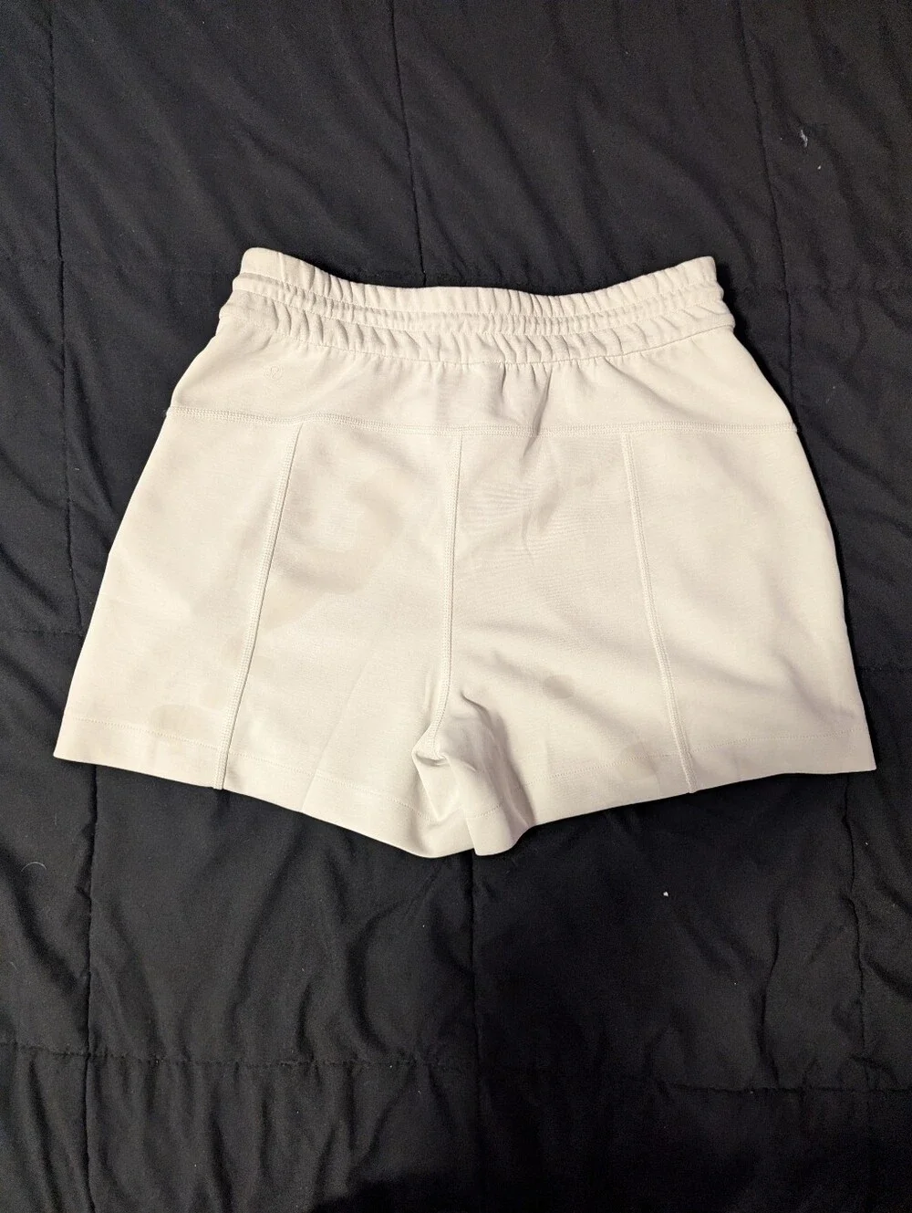 ๐ค Lululemon Softstreme High-Rise 4" Shorts โข BONE โข Size 6 โข NWT - Picture 3 of 5